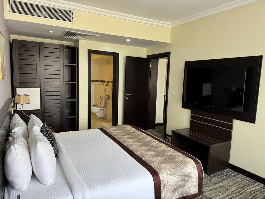 Golden Tulip Ibadan Hotell Exteriör bild