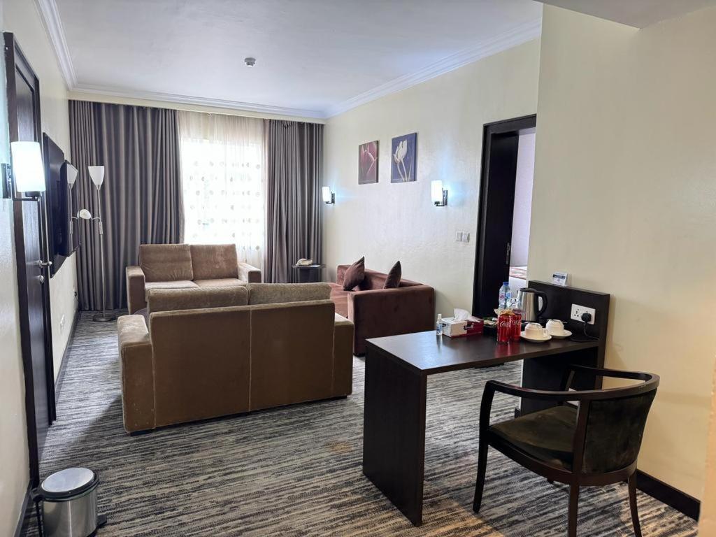 Golden Tulip Ibadan Hotell Exteriör bild