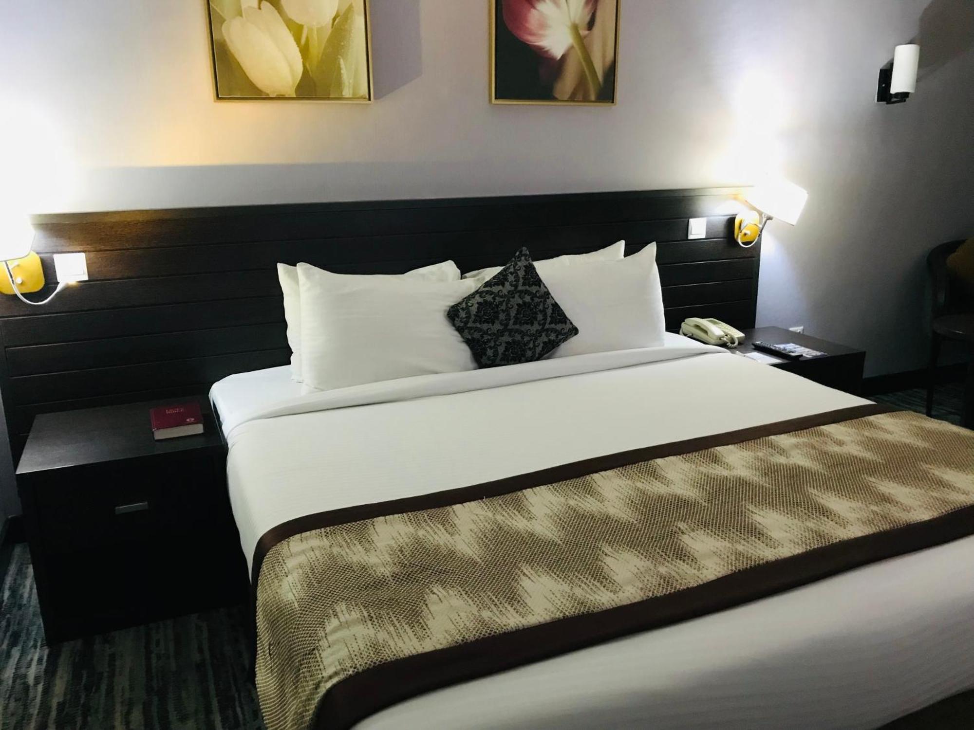 Golden Tulip Ibadan Hotell Exteriör bild