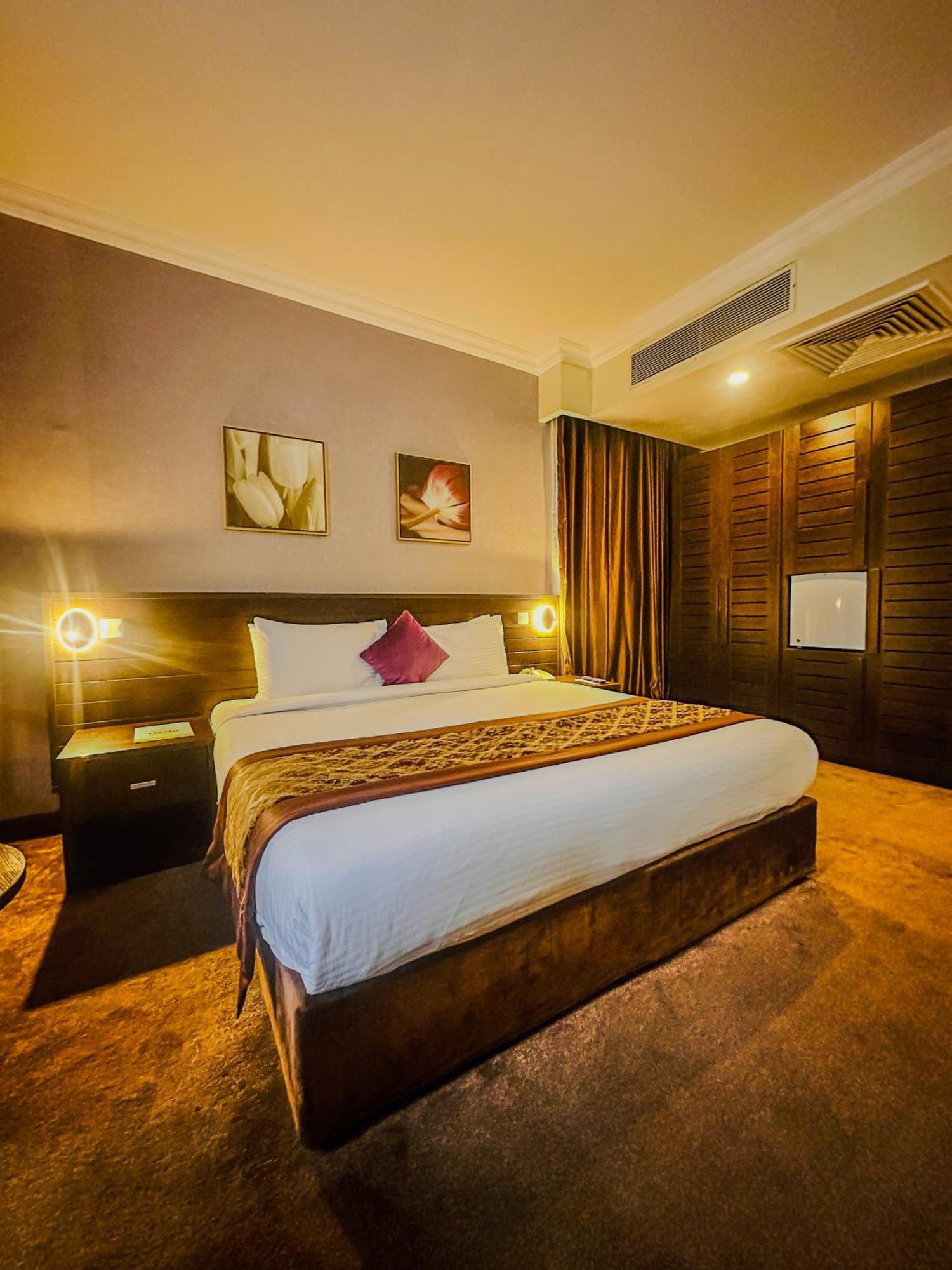 Golden Tulip Ibadan Hotell Exteriör bild