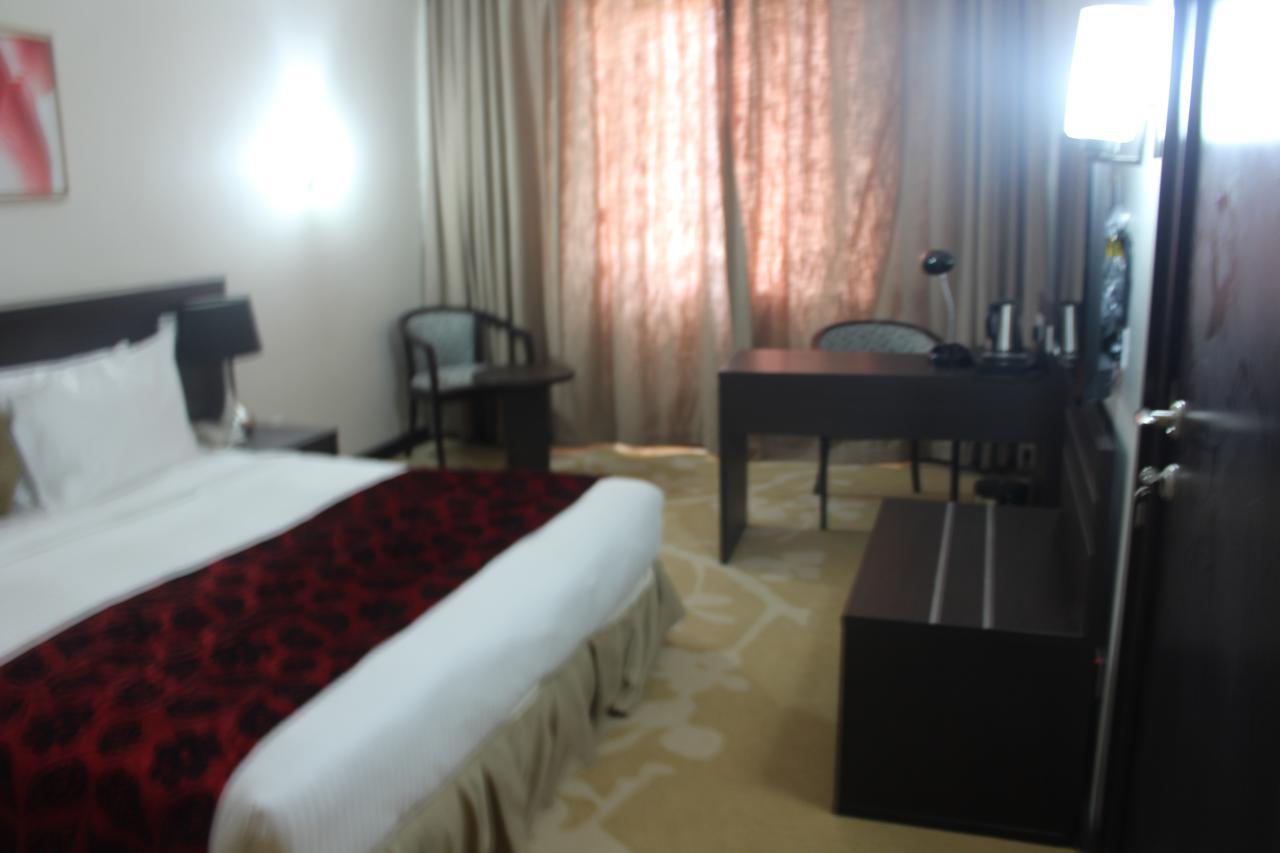 Golden Tulip Ibadan Hotell Exteriör bild